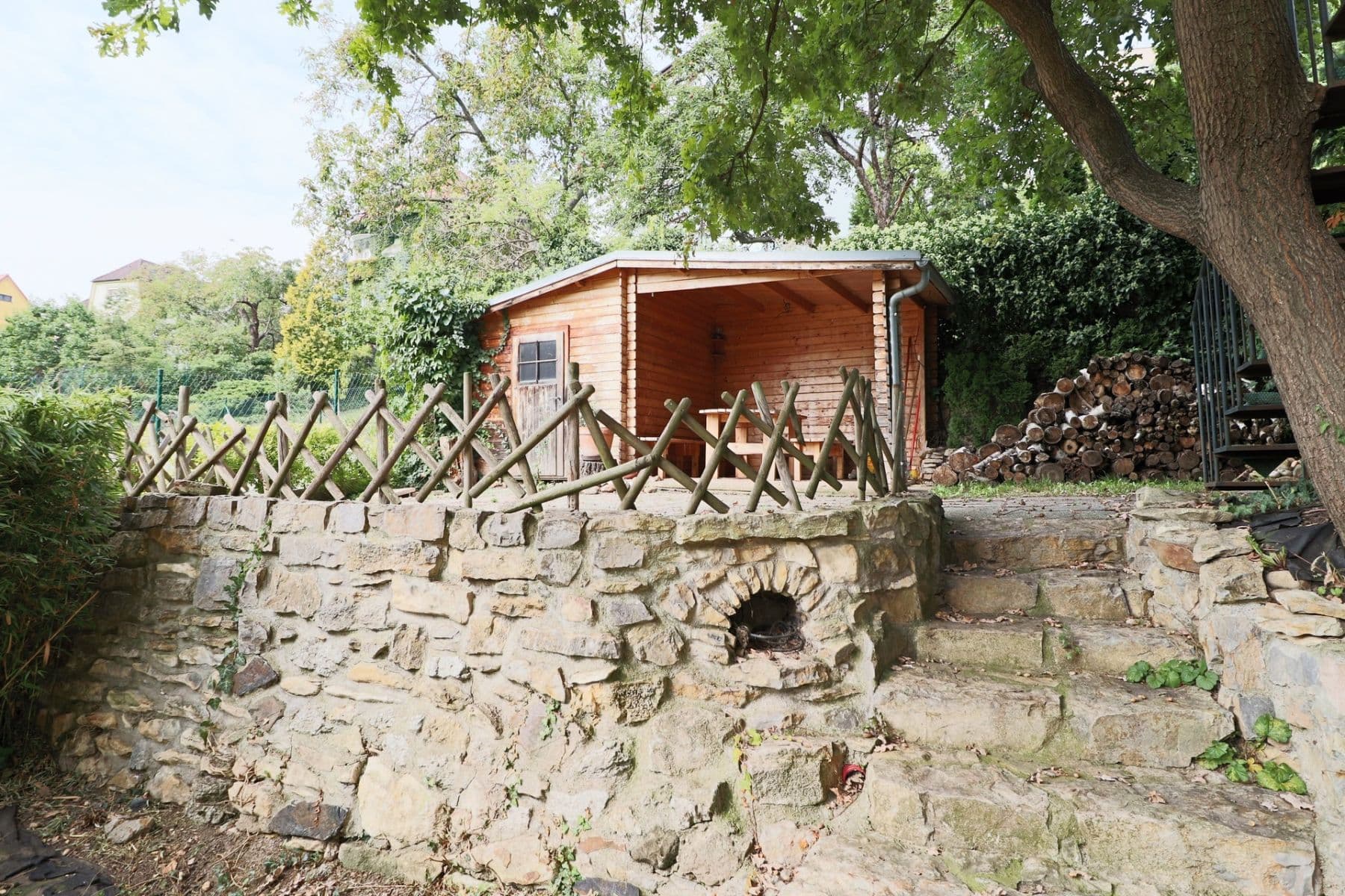 3 bedroom with open-plan kitchen flat to rent, 95 m², Gabčíkova, Prague, Prague 3 bedroom with open-plan kitchen flat to rent, 95 m², Gabčíkova, Prague, Prague