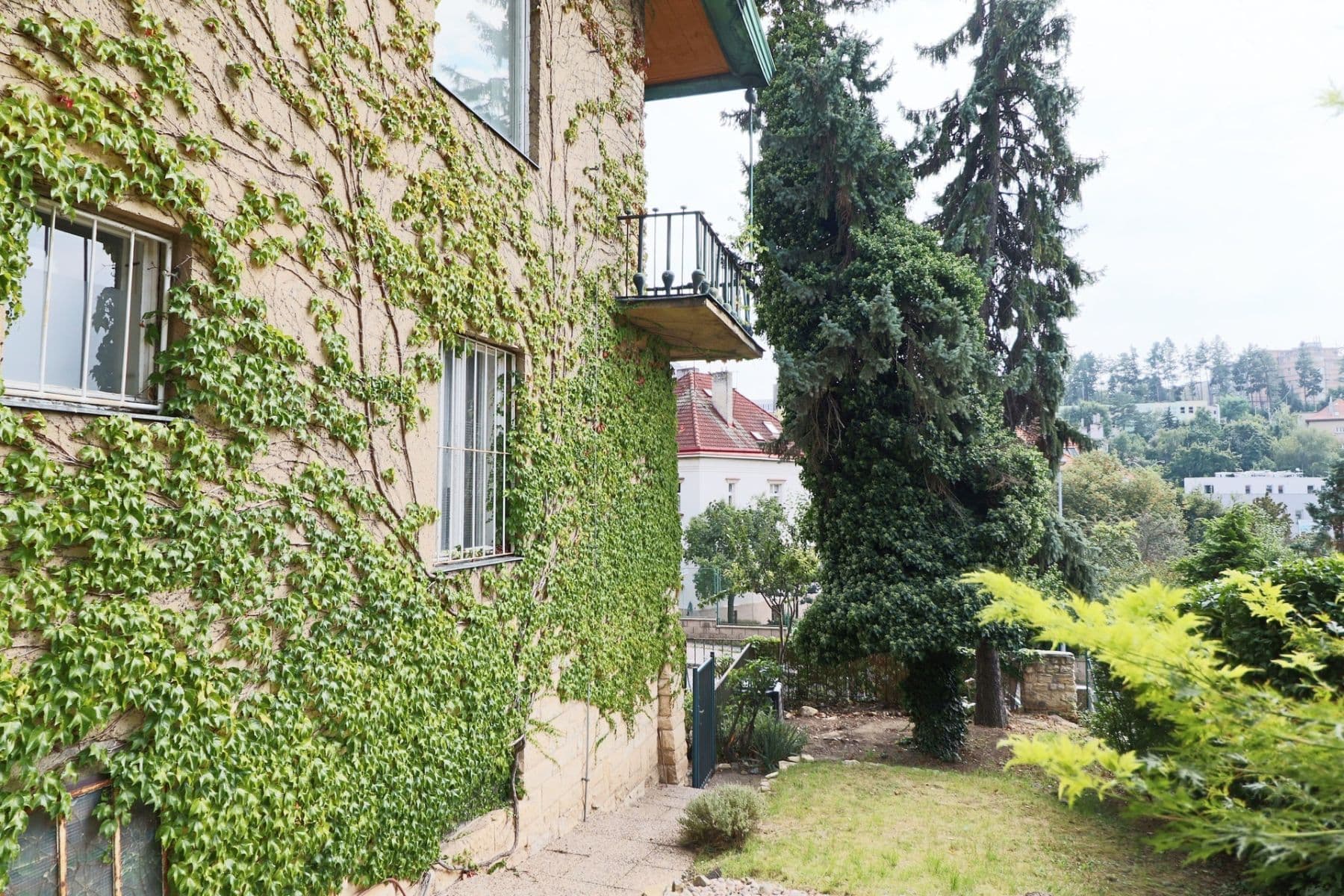 3 bedroom with open-plan kitchen flat to rent, 95 m², Gabčíkova, Prague, Prague 3 bedroom with open-plan kitchen flat to rent, 95 m², Gabčíkova, Prague, Prague