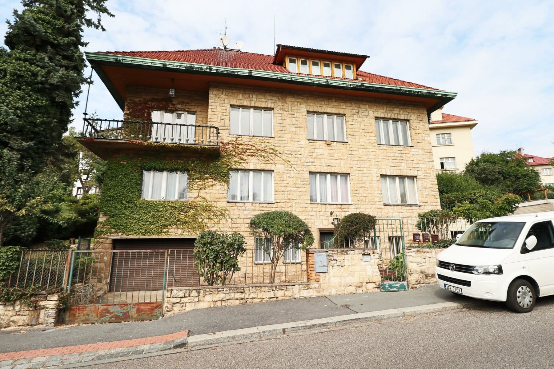 3 bedroom with open-plan kitchen flat to rent, 95 m², Gabčíkova, Prague, Prague 3 bedroom with open-plan kitchen flat to rent, 95 m², Gabčíkova, Prague, Prague