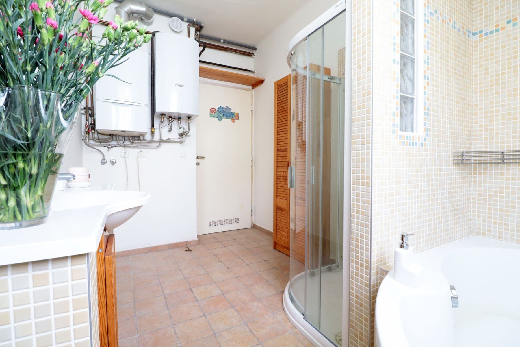 3 bedroom with open-plan kitchen flat to rent, 95 m², Gabčíkova, Prague, Prague 3 bedroom with open-plan kitchen flat to rent, 95 m², Gabčíkova, Prague, Prague