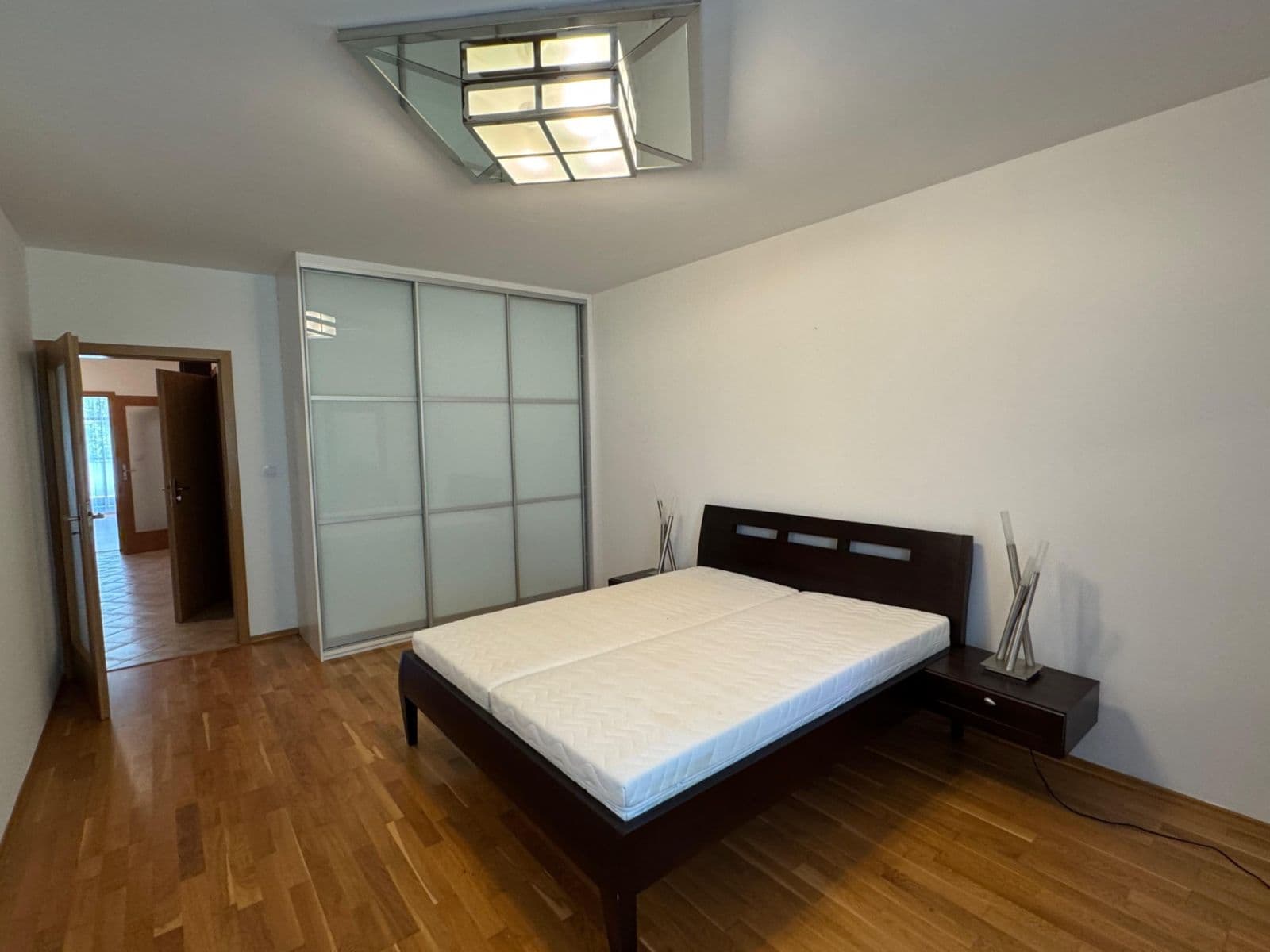 2 bedroom with open-plan kitchen flat to rent, 107 m², U Nikolajky, Prague, Prague 2 bedroom with open-plan kitchen flat to rent, 107 m², U Nikolajky, Prague, Prague