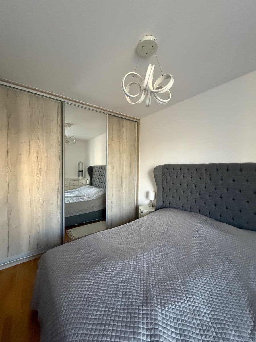 1 bedroom with open-plan kitchen flat to rent, 52 m², Hadovitá, Prague, Prague 1 bedroom with open-plan kitchen flat to rent, 52 m², Hadovitá, Prague, Prague