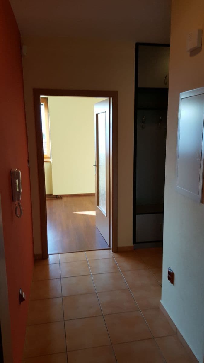 2 bedroom with open-plan kitchen flat to rent, 88 m², Dolnokrčská, Prague, Prague 2 bedroom with open-plan kitchen flat to rent, 88 m², Dolnokrčská, Prague, Prague