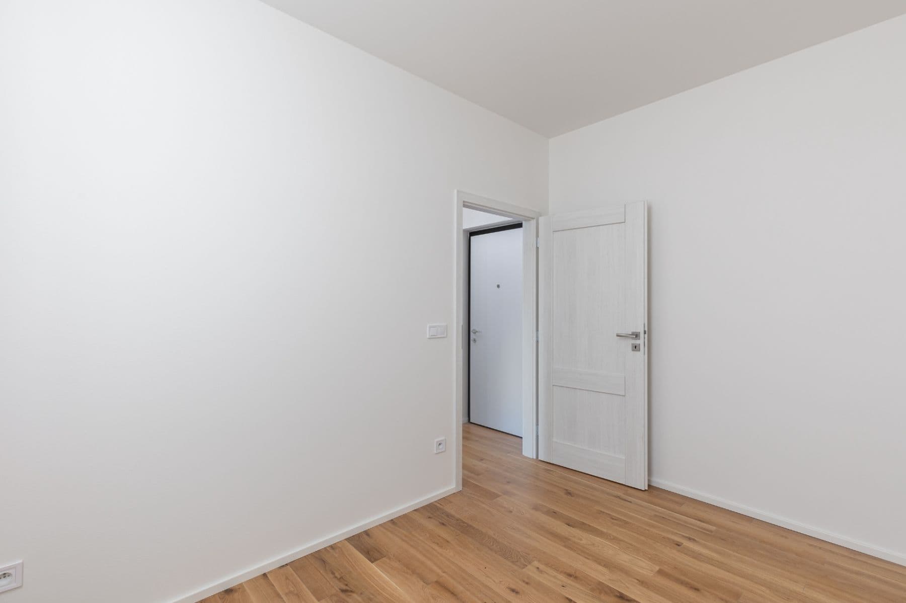 1 bedroom with open-plan kitchen flat to rent, 30 m², Plzeňská, Prague, Prague 1 bedroom with open-plan kitchen flat to rent, 30 m², Plzeňská, Prague, Prague