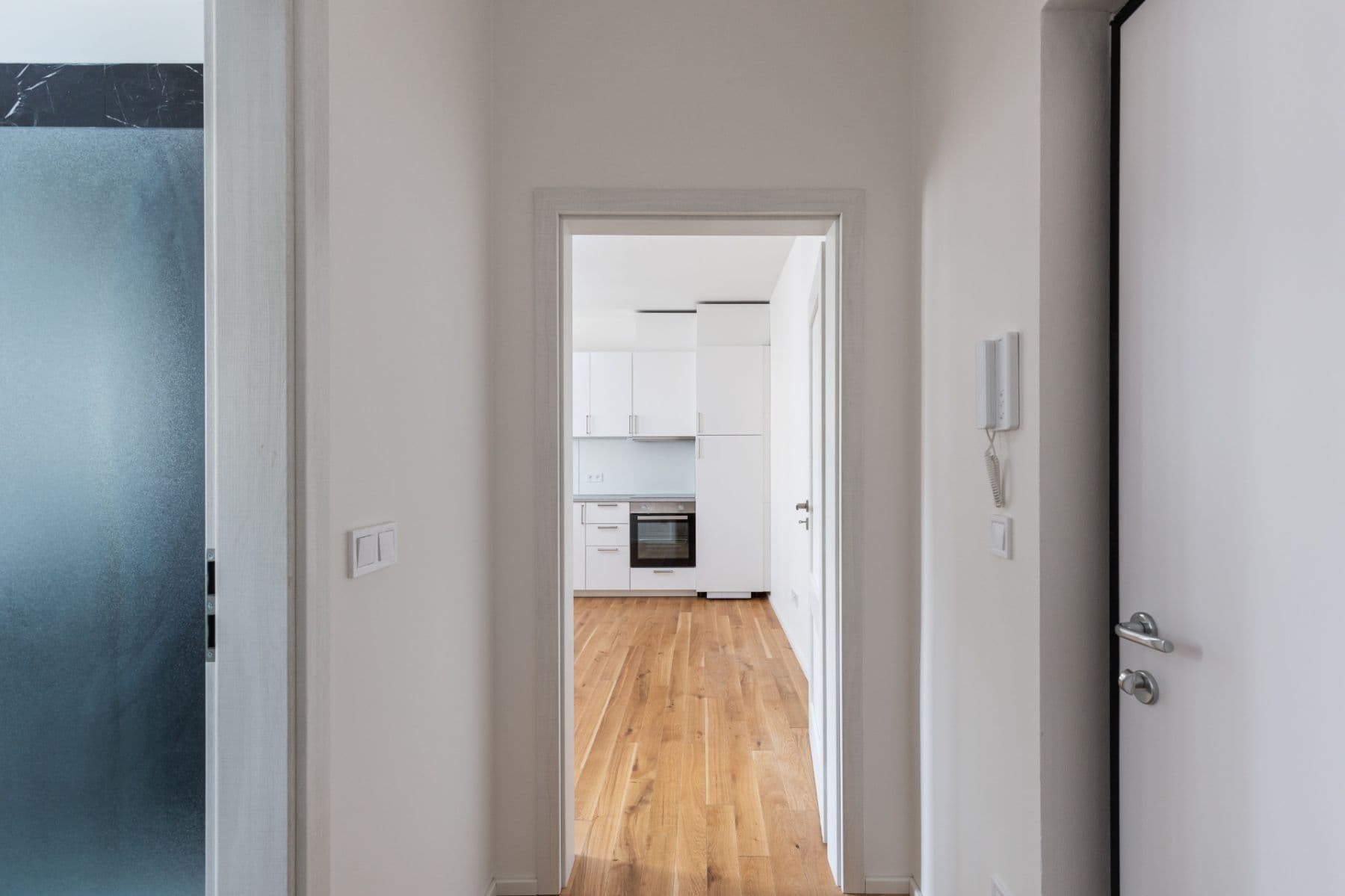 1 bedroom with open-plan kitchen flat to rent, 30 m², Plzeňská, Prague, Prague 1 bedroom with open-plan kitchen flat to rent, 30 m², Plzeňská, Prague, Prague