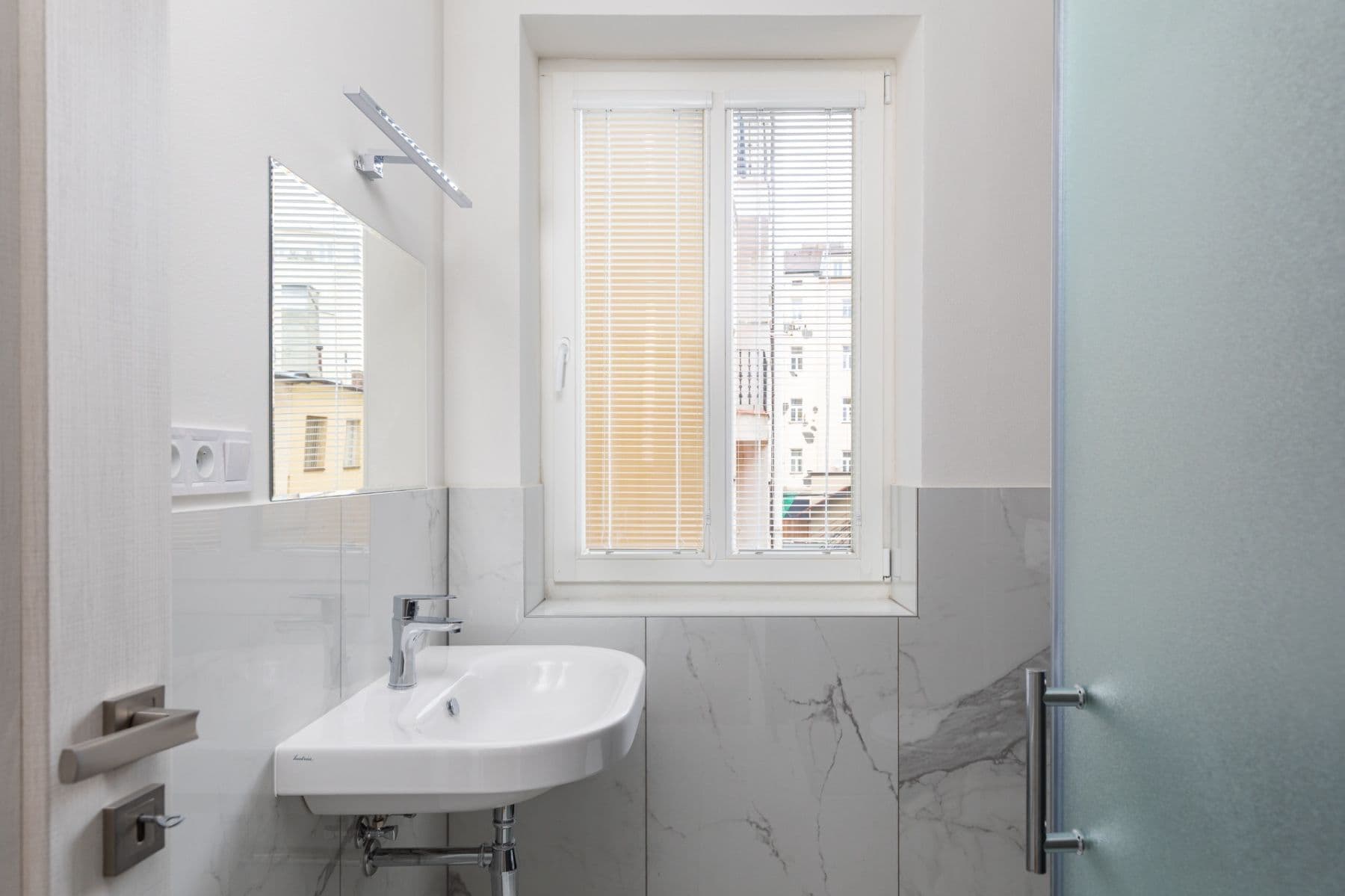 1 bedroom with open-plan kitchen flat to rent, 30 m², Plzeňská, Prague, Prague 1 bedroom with open-plan kitchen flat to rent, 30 m², Plzeňská, Prague, Prague