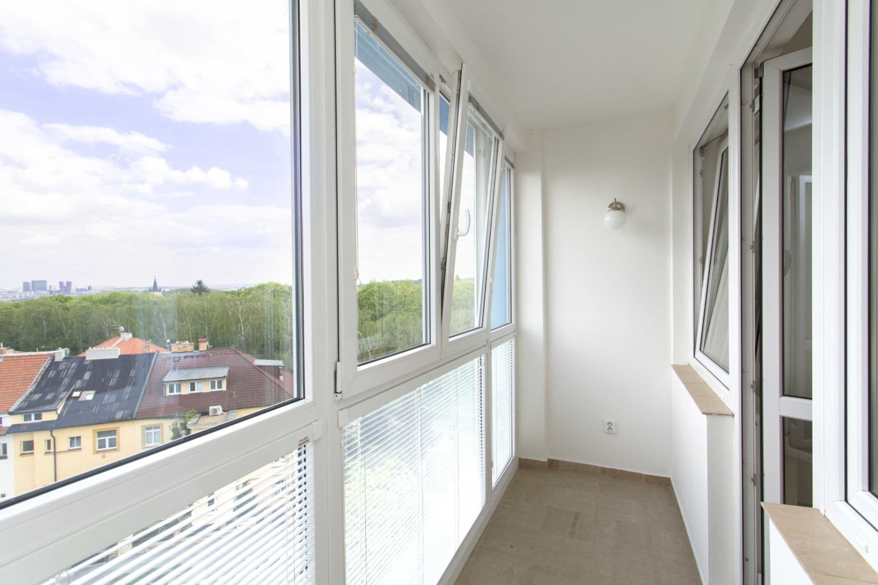 1 bedroom with open-plan kitchen flat to rent, 47 m², Česká, Prague, Prague 1 bedroom with open-plan kitchen flat to rent, 47 m², Česká, Prague, Prague