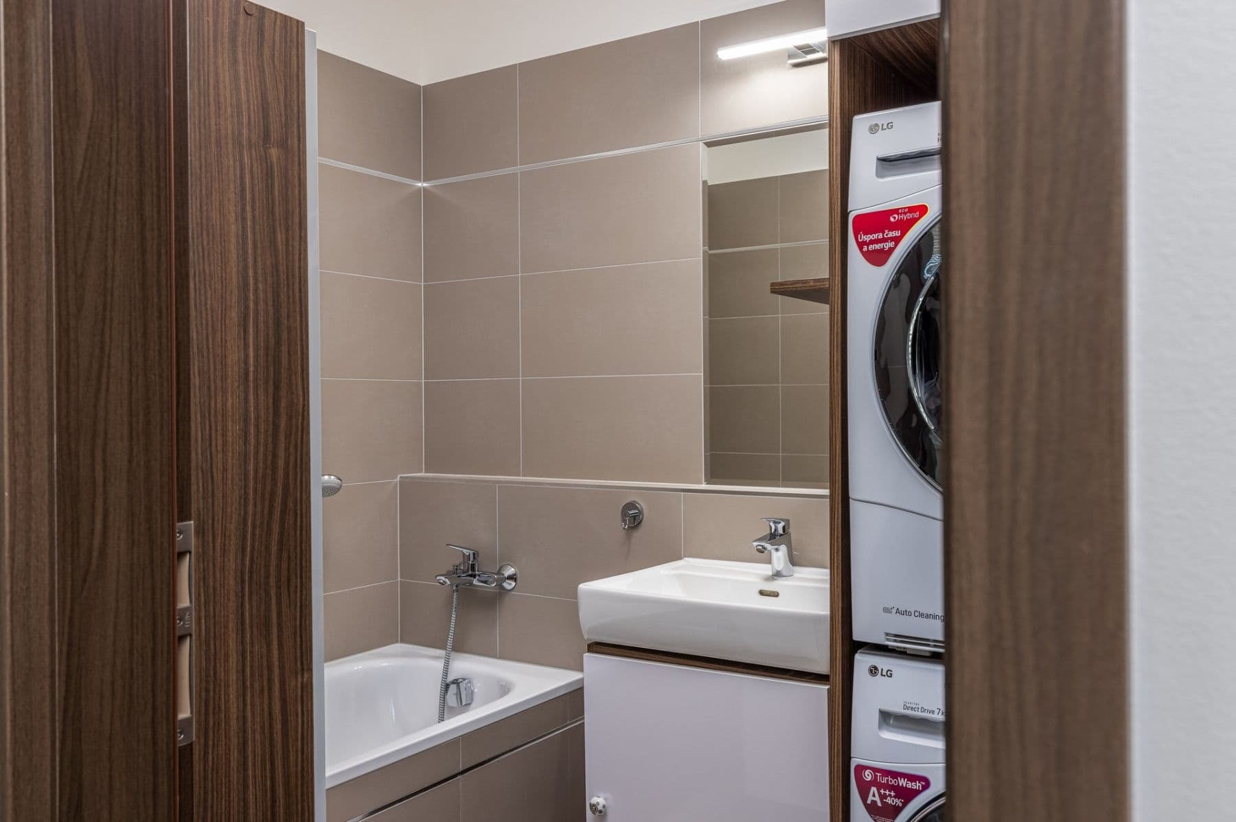 3 bedroom with open-plan kitchen flat to rent, 108 m², Zakšínská, Prague, Prague 3 bedroom with open-plan kitchen flat to rent, 108 m², Zakšínská, Prague, Prague