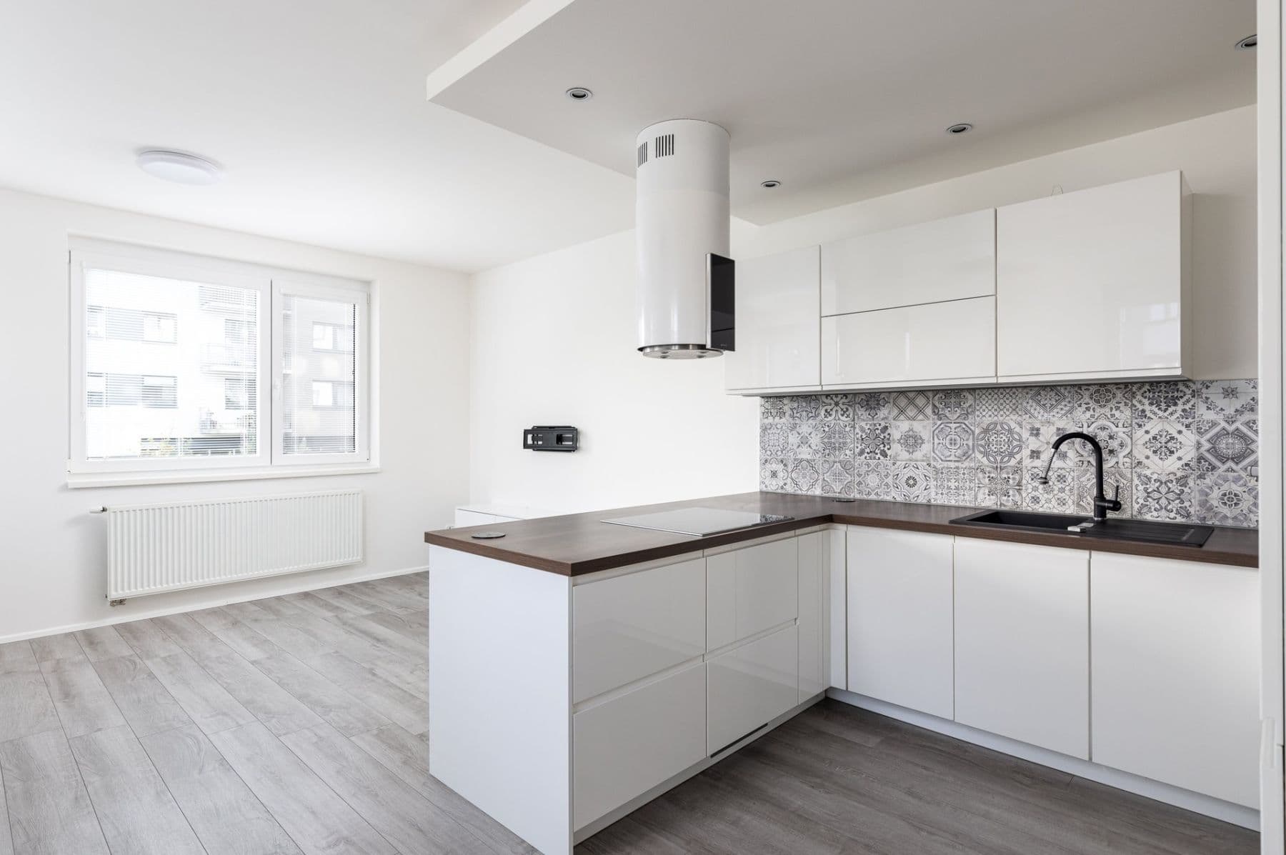 3 bedroom with open-plan kitchen flat to rent, 108 m², Zakšínská, Prague, Prague 3 bedroom with open-plan kitchen flat to rent, 108 m², Zakšínská, Prague, Prague