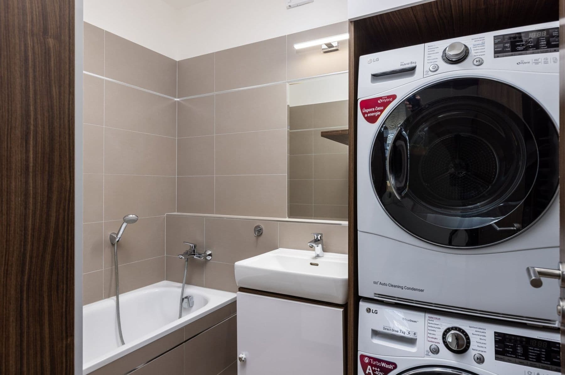 3 bedroom with open-plan kitchen flat to rent, 108 m², Zakšínská, Prague, Prague 3 bedroom with open-plan kitchen flat to rent, 108 m², Zakšínská, Prague, Prague