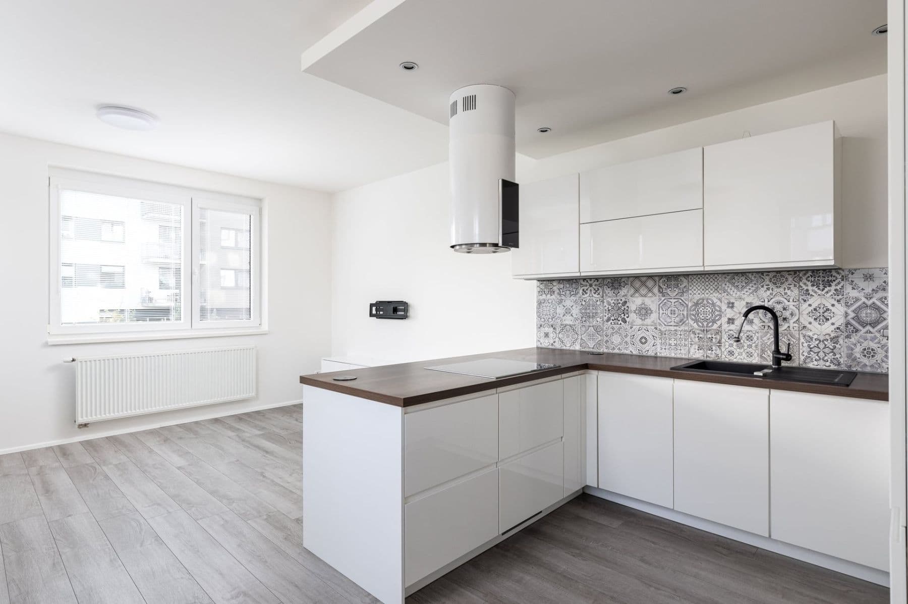 3 bedroom with open-plan kitchen flat to rent, 108 m², Zakšínská, Prague, Prague 3 bedroom with open-plan kitchen flat to rent, 108 m², Zakšínská, Prague, Prague