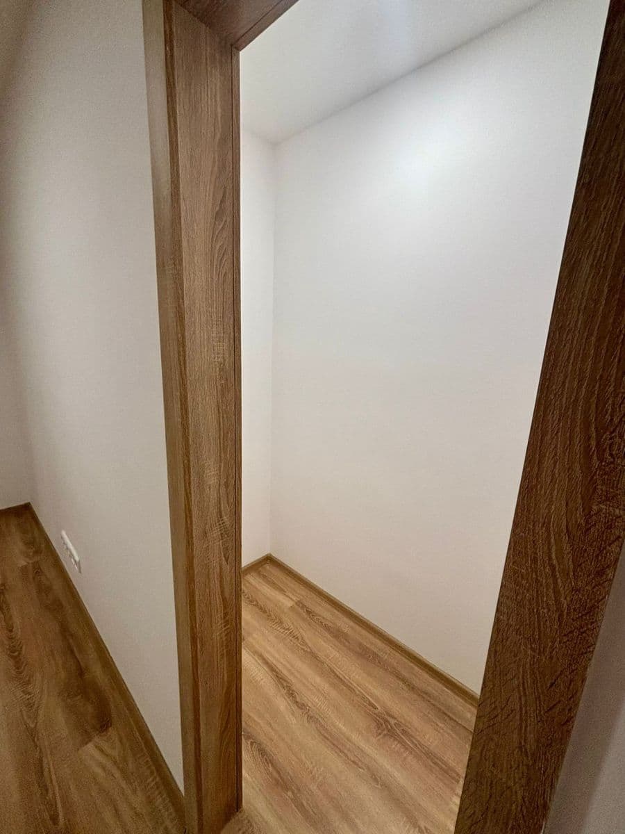 2 bedroom with open-plan kitchen flat to rent, 57 m², Krestova, Ostrava, Moravskoslezský Region 2 bedroom with open-plan kitchen flat to rent, 57 m², Krestova, Ostrava, Moravskoslezský Region