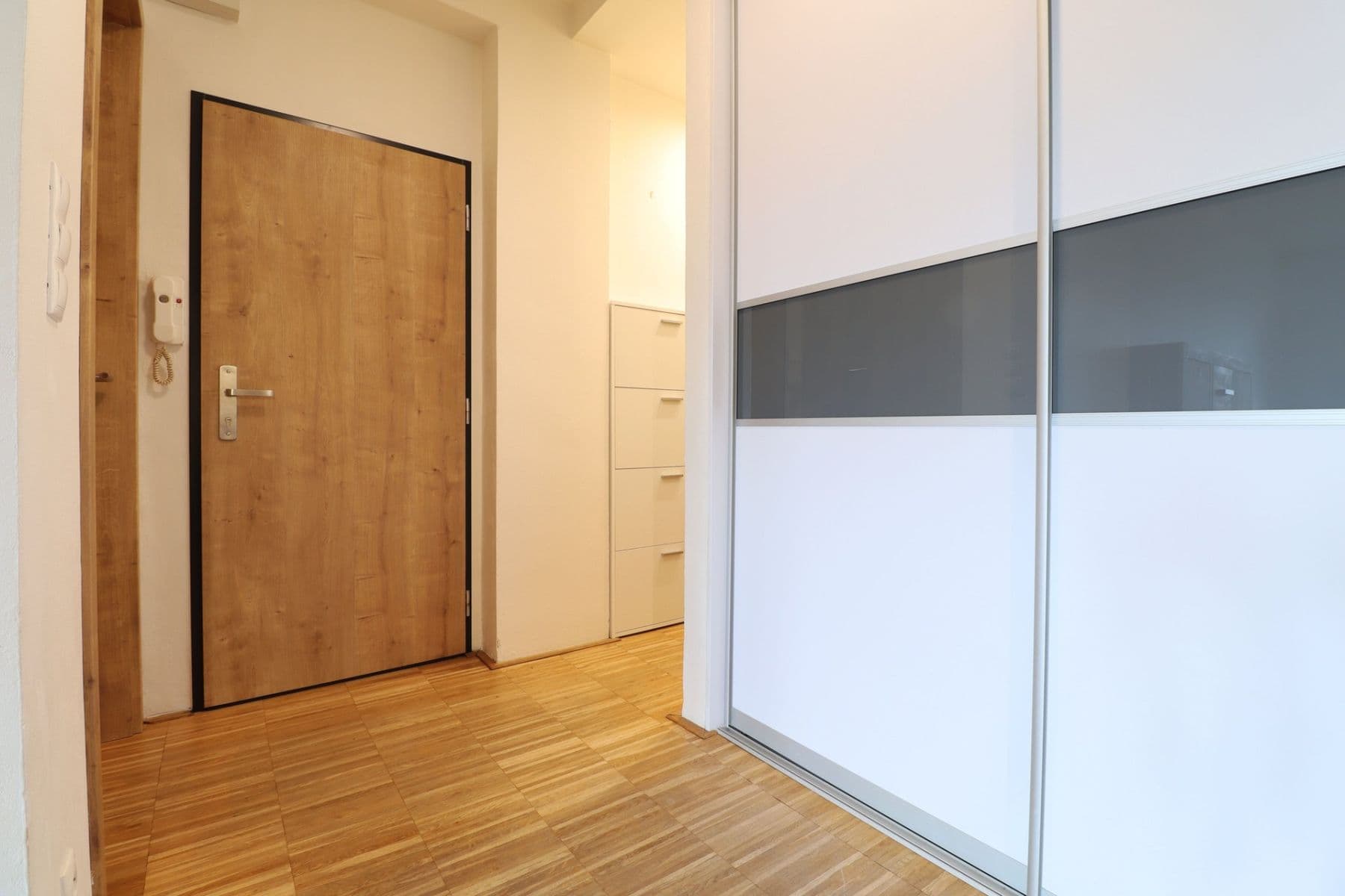 1 bedroom with open-plan kitchen flat to rent, 70 m², K Zeleným domkům, Prague, Prague 1 bedroom with open-plan kitchen flat to rent, 70 m², K Zeleným domkům, Prague, Prague