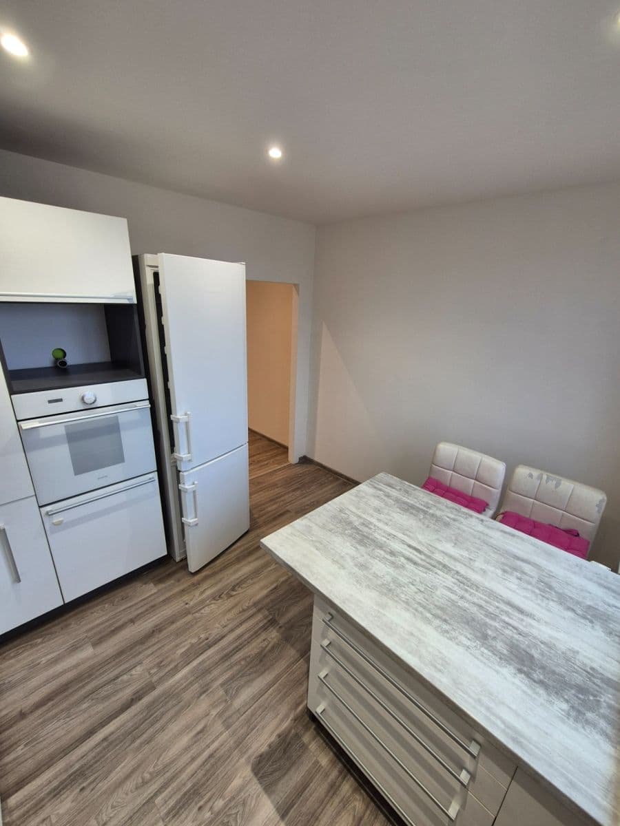 3 bedroom flat to rent, 76 m², Bzenecká, Brno, Jihomoravský Region 3 bedroom flat to rent, 76 m², Bzenecká, Brno, Jihomoravský Region