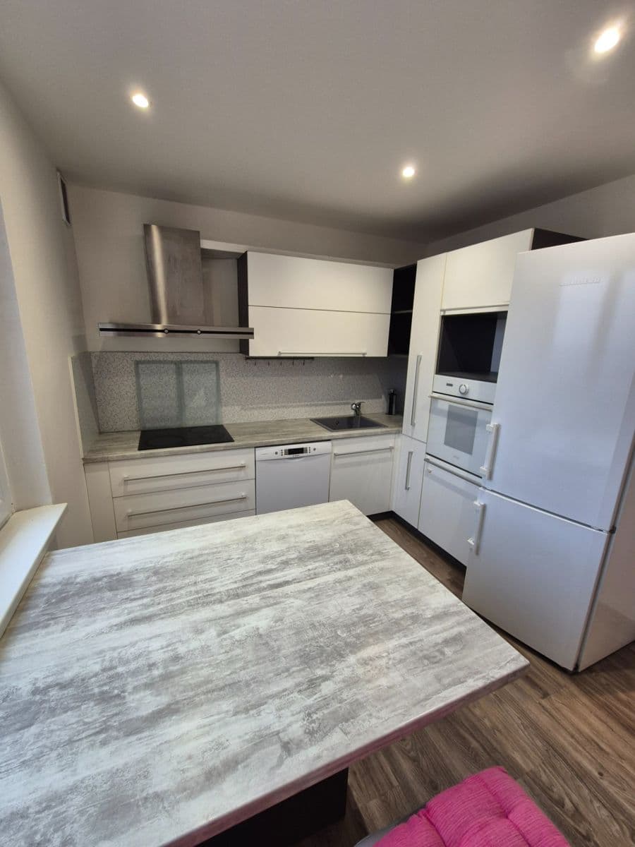 3 bedroom flat to rent, 76 m², Bzenecká, Brno, Jihomoravský Region 3 bedroom flat to rent, 76 m², Bzenecká, Brno, Jihomoravský Region