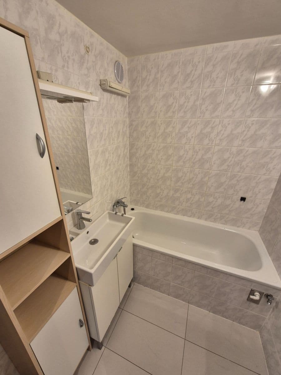 3 bedroom flat to rent, 76 m², Bzenecká, Brno, Jihomoravský Region 3 bedroom flat to rent, 76 m², Bzenecká, Brno, Jihomoravský Region