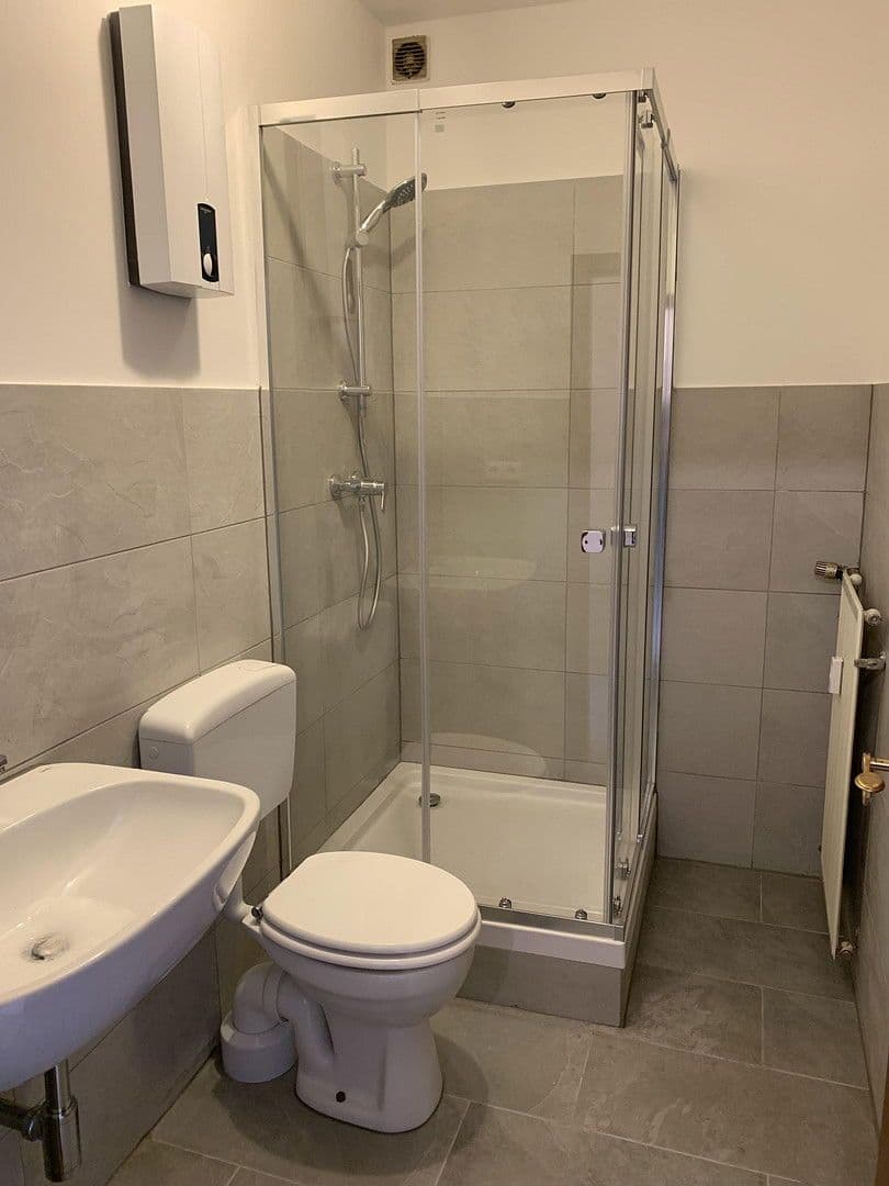 Studio flat to rent, 60 m², Schloßstraße 69, Düsseldorf, North Rhine-Westphalia Studio flat to rent, 60 m², Schloßstraße 69, Düsseldorf, North Rhine-Westphalia