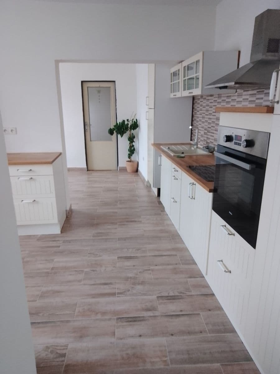 5 bedroom flat to rent, 144 m², Chlumany, Jihočeský Region 5 bedroom flat to rent, 144 m², Chlumany, Jihočeský Region