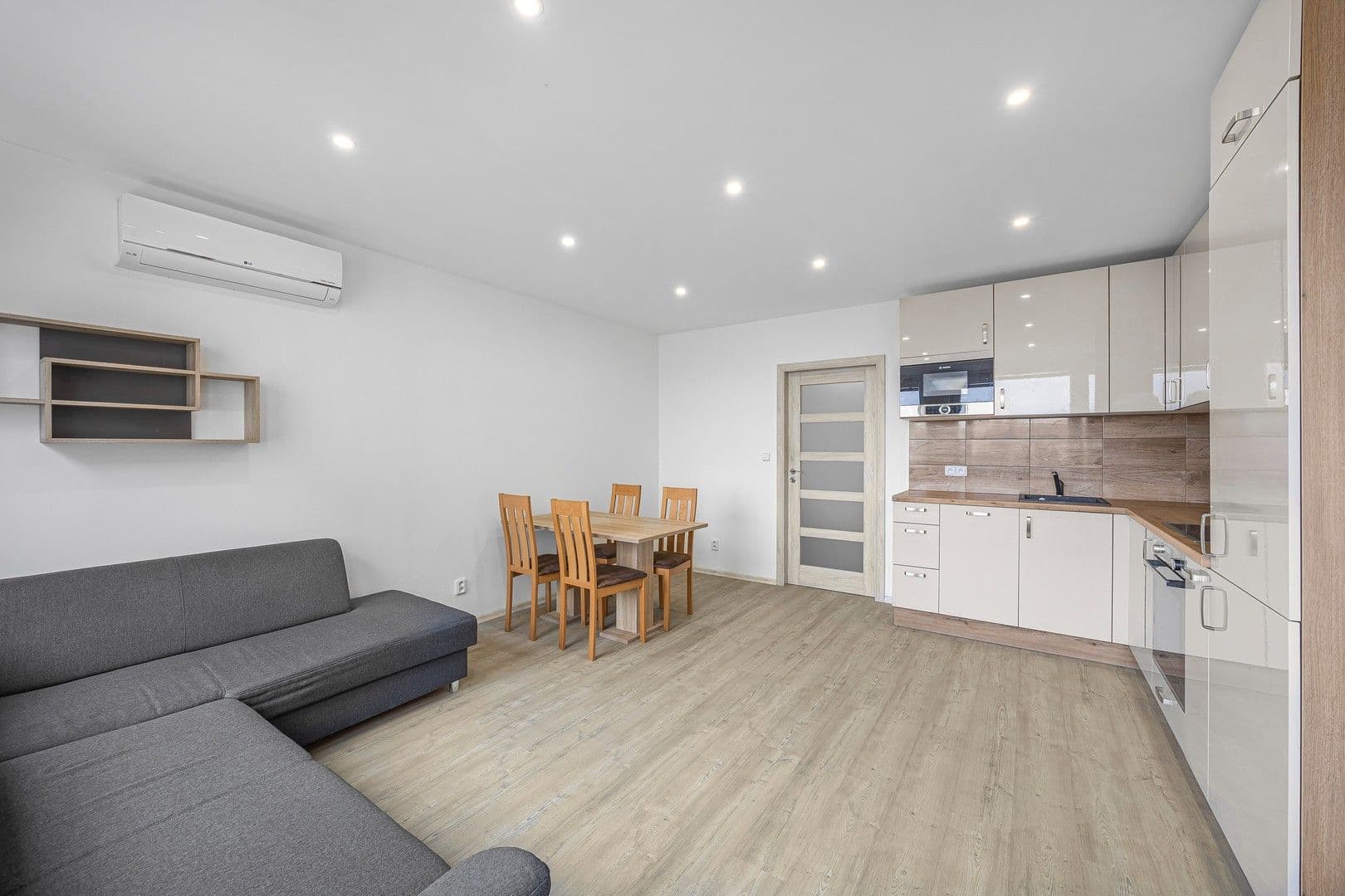 1 bedroom with open-plan kitchen flat to rent, 47 m², Pod Lipami, Prague, Prague 1 bedroom with open-plan kitchen flat to rent, 47 m², Pod Lipami, Prague, Prague