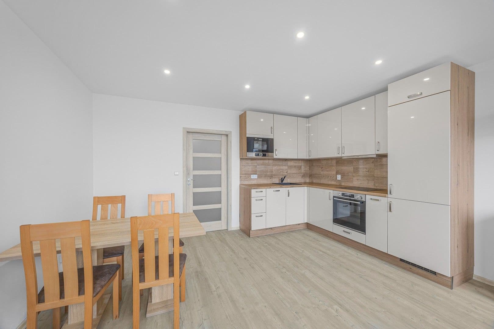 1 bedroom with open-plan kitchen flat to rent, 47 m², Pod Lipami, Prague, Prague 1 bedroom with open-plan kitchen flat to rent, 47 m², Pod Lipami, Prague, Prague