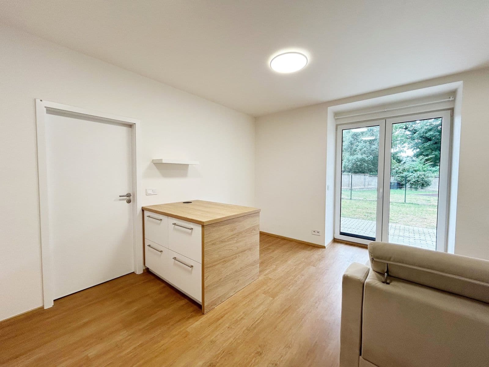 1 bedroom with open-plan kitchen flat to rent, 44 m², Zengrova, Kolín, Středočeský Region 1 bedroom with open-plan kitchen flat to rent, 44 m², Zengrova, Kolín, Středočeský Region