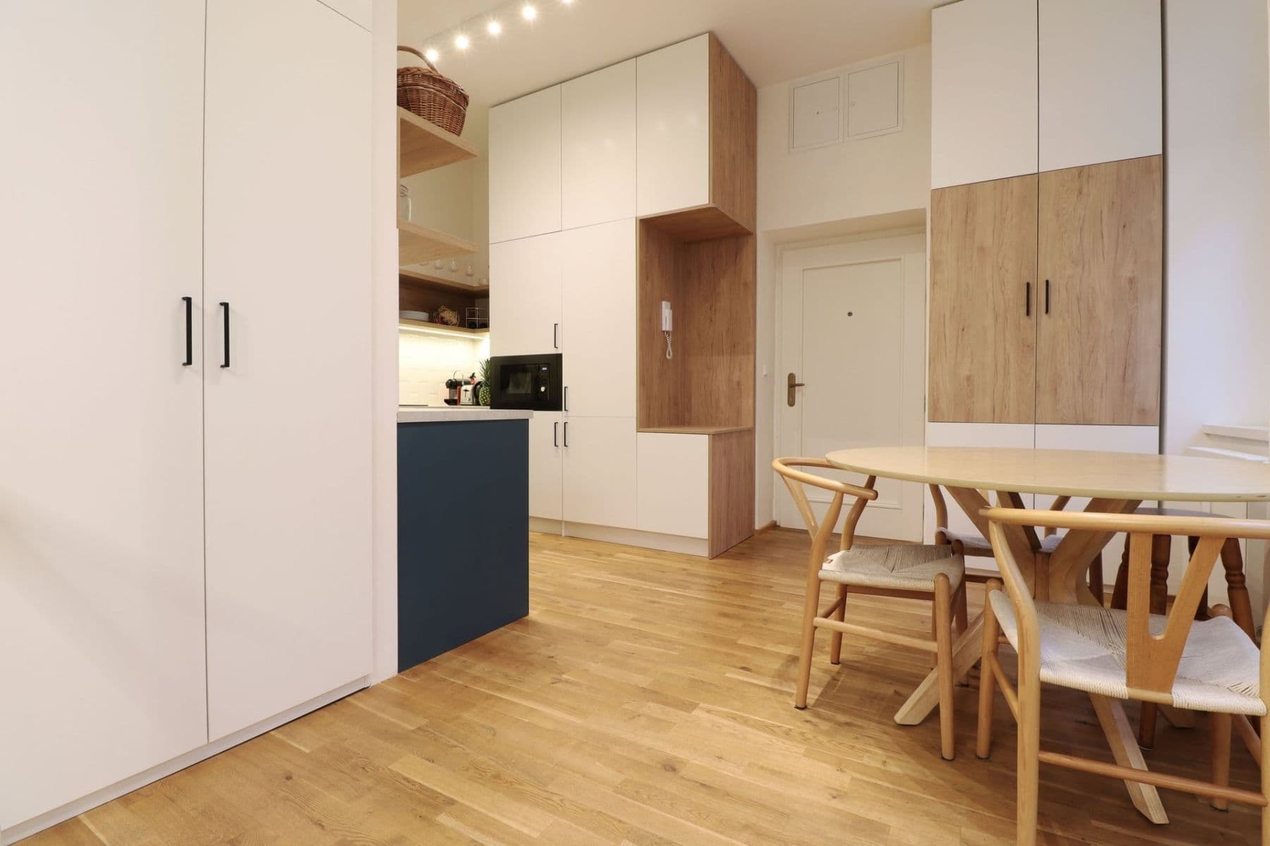 2 bedroom with open-plan kitchen flat to rent, 65 m², Lumírova, Prague, Prague 2 bedroom with open-plan kitchen flat to rent, 65 m², Lumírova, Prague, Prague