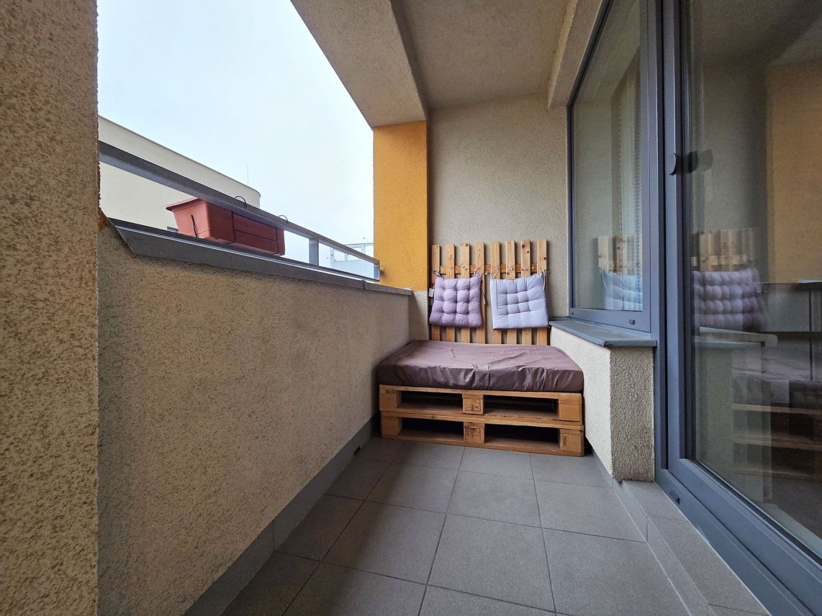 1 bedroom with open-plan kitchen flat to rent, 48 m², Nárožní, Prague, Prague 1 bedroom with open-plan kitchen flat to rent, 48 m², Nárožní, Prague, Prague