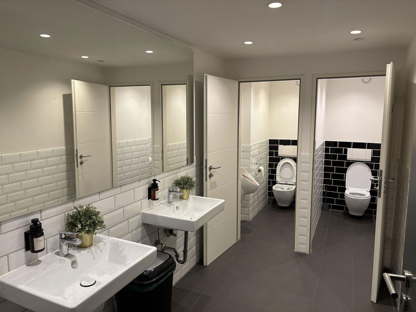 non-residential property to rent, 834 m², Landsberger Straße 452, München, Bavaria non-residential property to rent, 834 m², Landsberger Straße 452, München, Bavaria