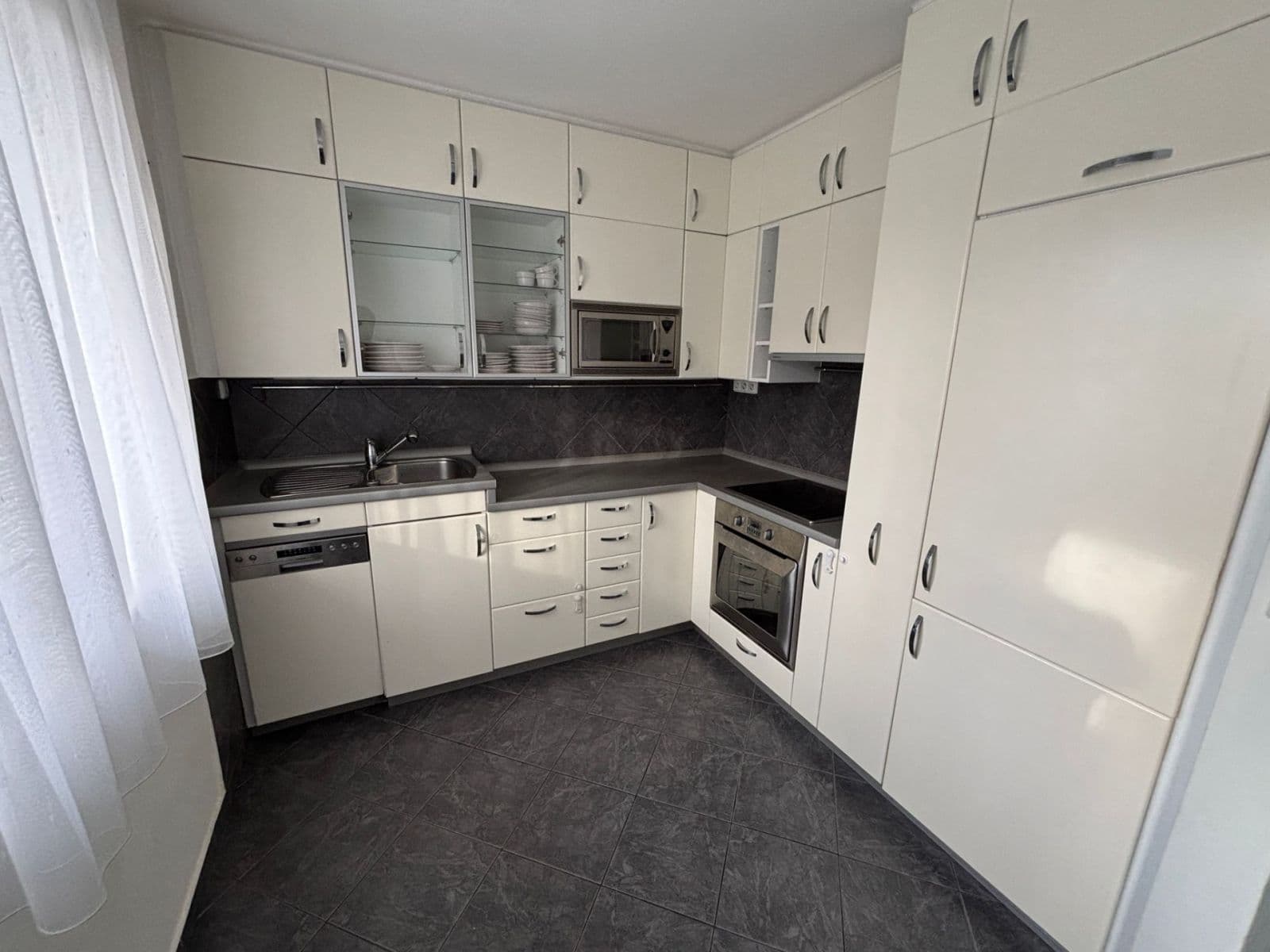 2 bedroom with open-plan kitchen flat to rent, 65 m², José Martího, Prague, Prague 2 bedroom with open-plan kitchen flat to rent, 65 m², José Martího, Prague, Prague