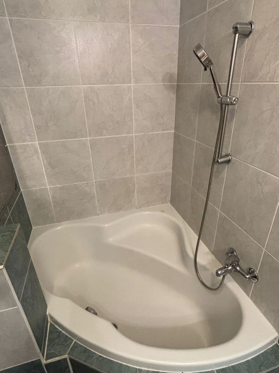 2 bedroom with open-plan kitchen flat to rent, 65 m², José Martího, Prague, Prague 2 bedroom with open-plan kitchen flat to rent, 65 m², José Martího, Prague, Prague