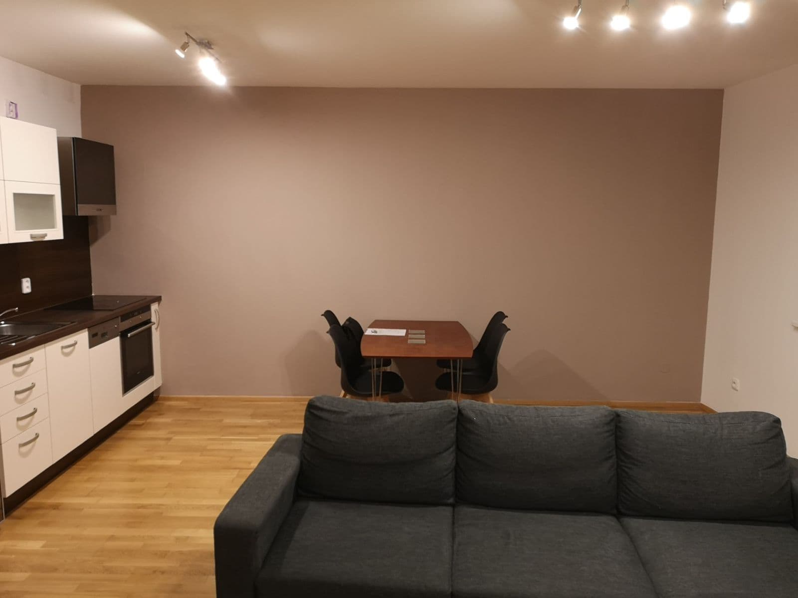 Studio flat to rent, 42 m², Družstevní ochoz, Prague, Prague Studio flat to rent, 42 m², Družstevní ochoz, Prague, Prague