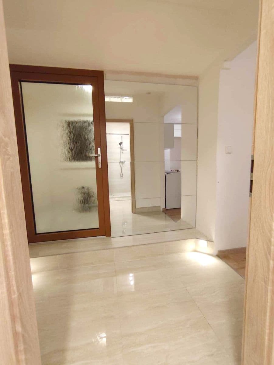 1 bedroom with open-plan kitchen flat to rent, 62 m², Palackého náměstí, Dobrovice, Středočeský Region 1 bedroom with open-plan kitchen flat to rent, 62 m², Palackého náměstí, Dobrovice, Středočeský Region