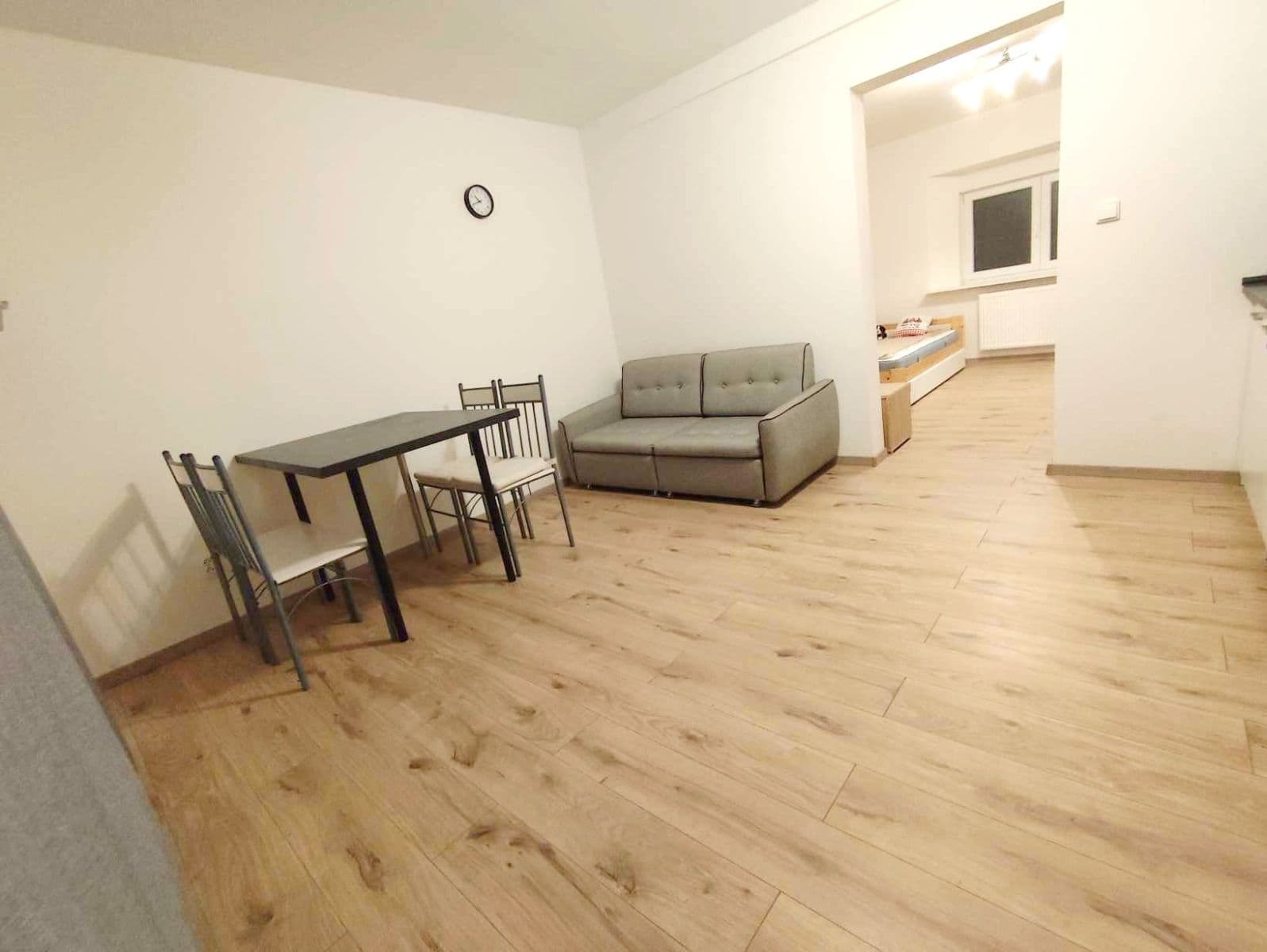 1 bedroom with open-plan kitchen flat to rent, 62 m², Palackého náměstí, Dobrovice, Středočeský Region 1 bedroom with open-plan kitchen flat to rent, 62 m², Palackého náměstí, Dobrovice, Středočeský Region
