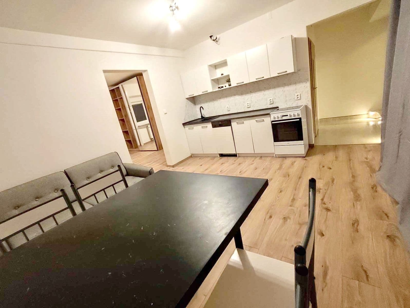 1 bedroom with open-plan kitchen flat to rent, 62 m², Palackého náměstí, Dobrovice, Středočeský Region 1 bedroom with open-plan kitchen flat to rent, 62 m², Palackého náměstí, Dobrovice, Středočeský Region