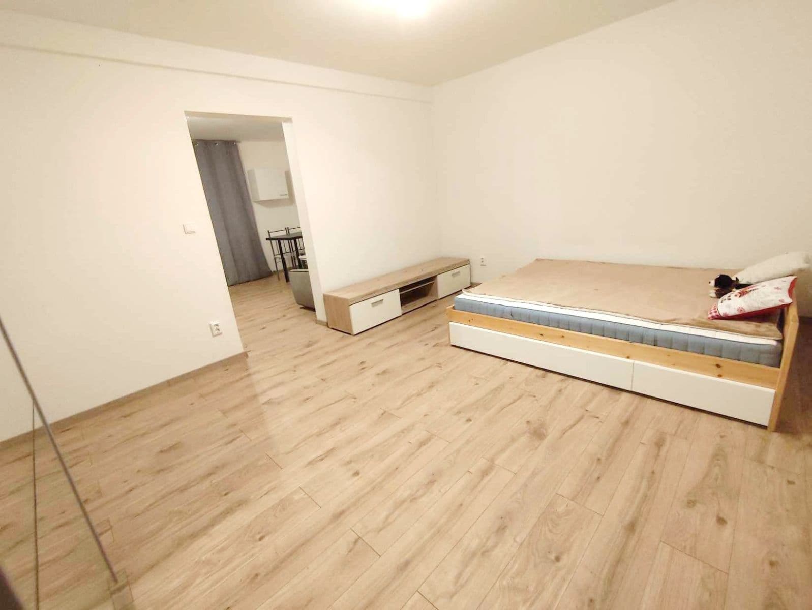 1 bedroom with open-plan kitchen flat to rent, 62 m², Palackého náměstí, Dobrovice, Středočeský Region 1 bedroom with open-plan kitchen flat to rent, 62 m², Palackého náměstí, Dobrovice, Středočeský Region