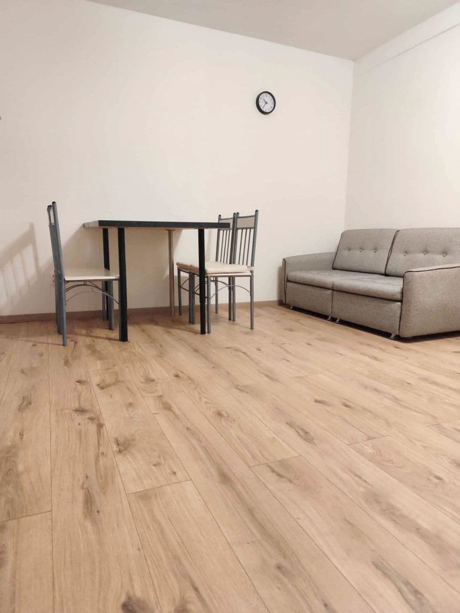 1 bedroom with open-plan kitchen flat to rent, 62 m², Palackého náměstí, Dobrovice, Středočeský Region 1 bedroom with open-plan kitchen flat to rent, 62 m², Palackého náměstí, Dobrovice, Středočeský Region