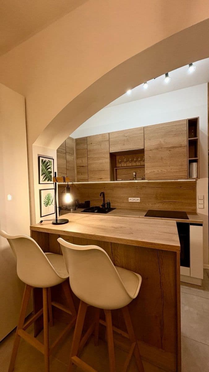 Studio flat to rent, 34 m², Konšelská, Prague, Prague Studio flat to rent, 34 m², Konšelská, Prague, Prague