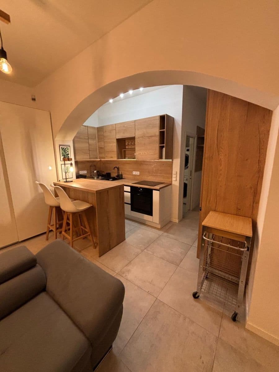 Studio flat to rent, 34 m², Konšelská, Prague, Prague Studio flat to rent, 34 m², Konšelská, Prague, Prague