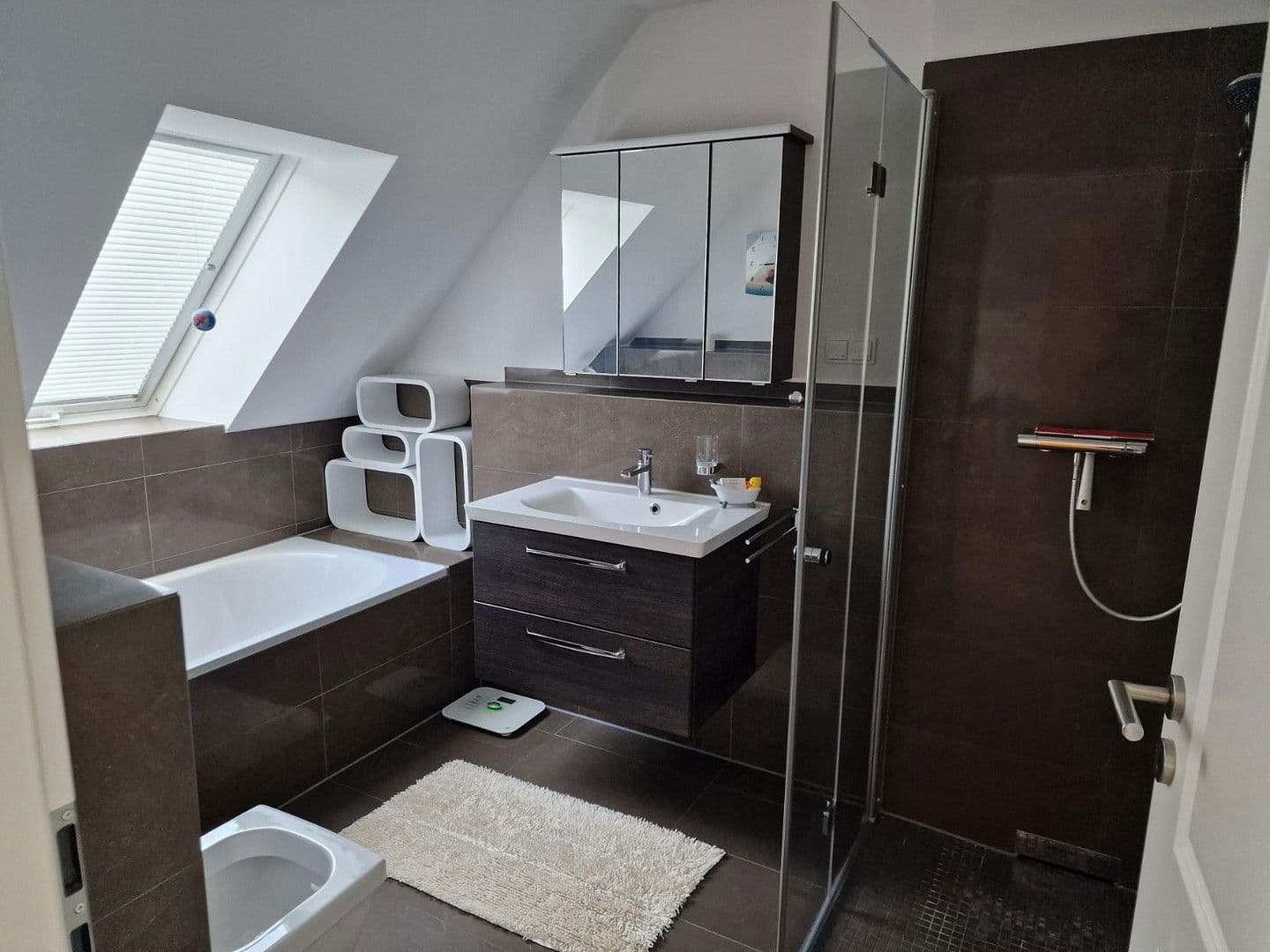 3 bedroom with open-plan kitchen flat to rent, 115 m², Ratingen, North Rhine-Westphalia 3 bedroom with open-plan kitchen flat to rent, 115 m², Ratingen, North Rhine-Westphalia