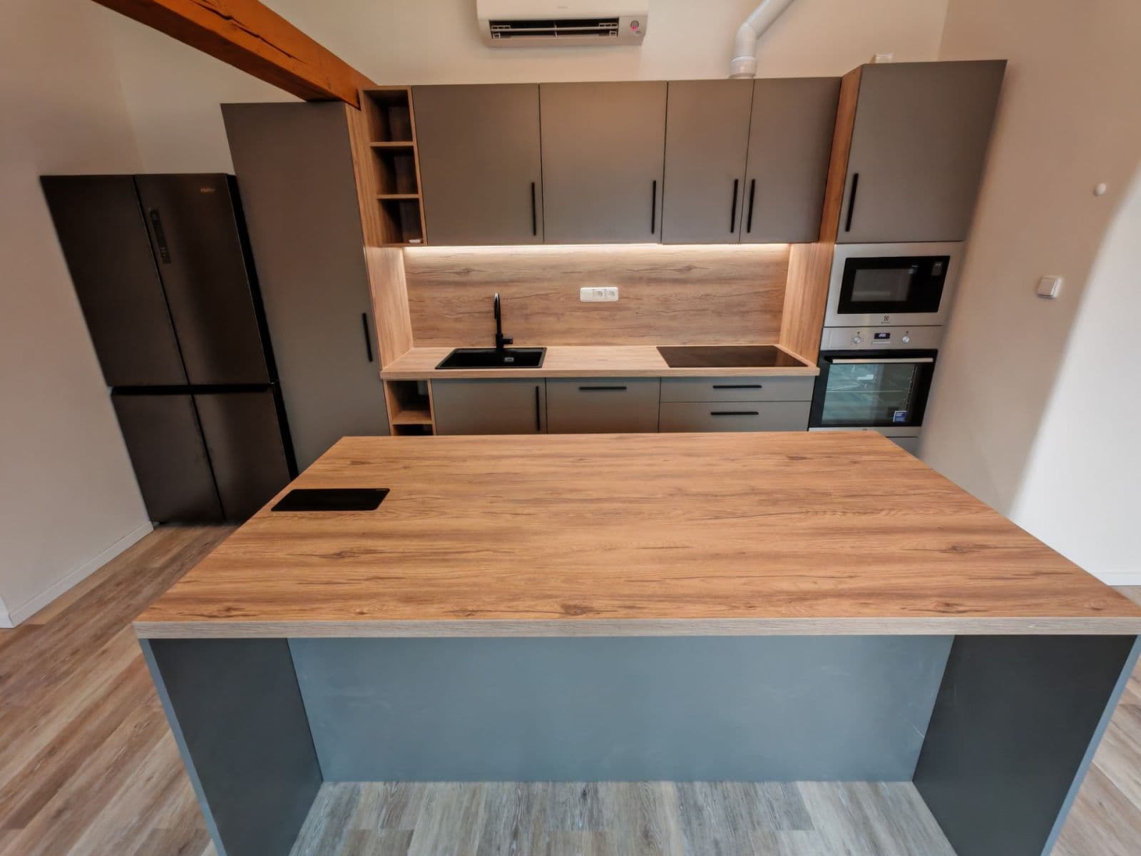 2 bedroom with open-plan kitchen flat to rent, 126 m², Navrátilova, Prague, Prague 2 bedroom with open-plan kitchen flat to rent, 126 m², Navrátilova, Prague, Prague