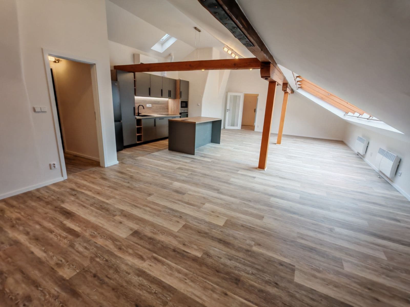 2 bedroom with open-plan kitchen flat to rent, 126 m², Navrátilova, Prague, Prague 2 bedroom with open-plan kitchen flat to rent, 126 m², Navrátilova, Prague, Prague