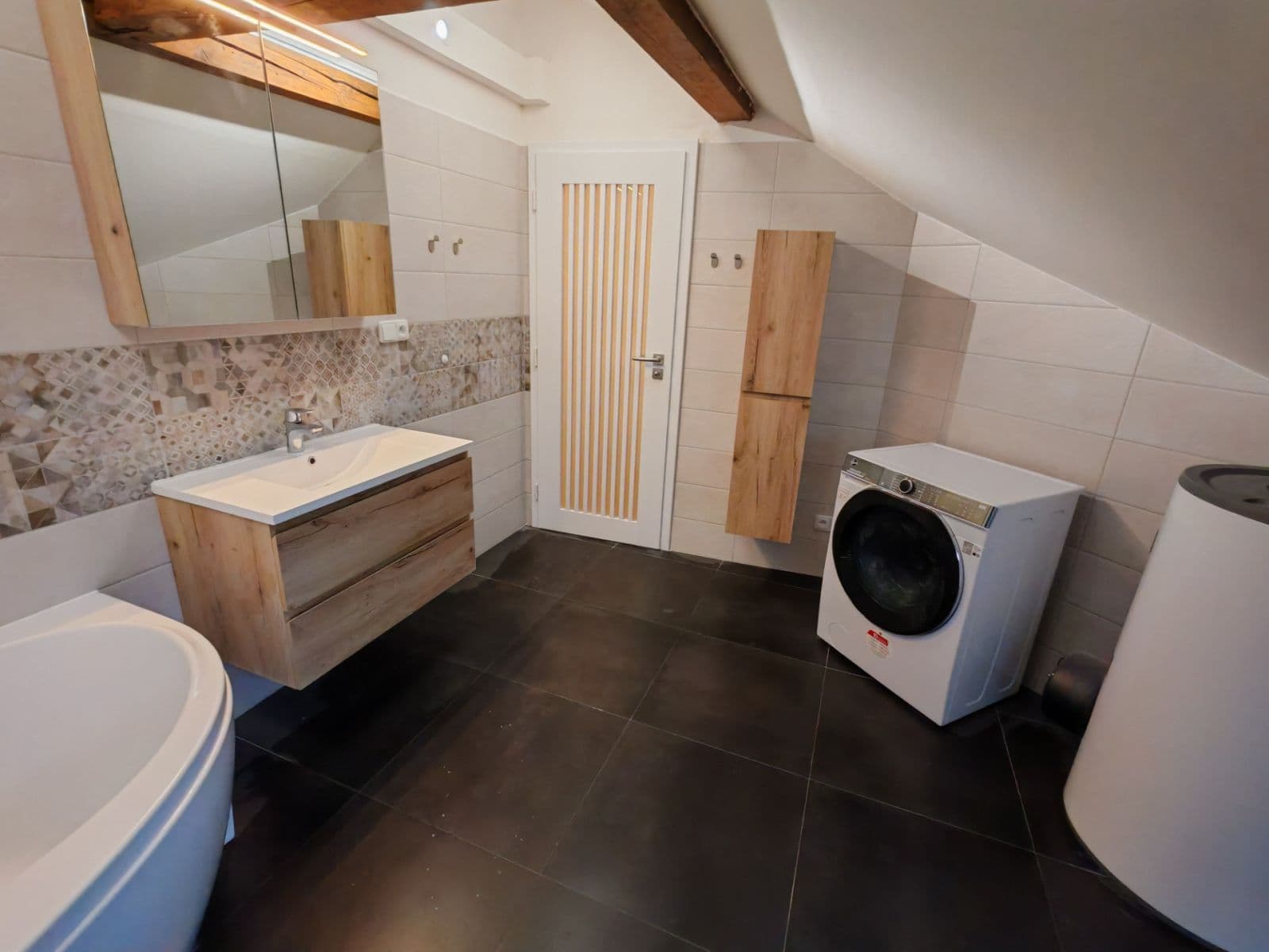 2 bedroom with open-plan kitchen flat to rent, 126 m², Navrátilova, Prague, Prague 2 bedroom with open-plan kitchen flat to rent, 126 m², Navrátilova, Prague, Prague