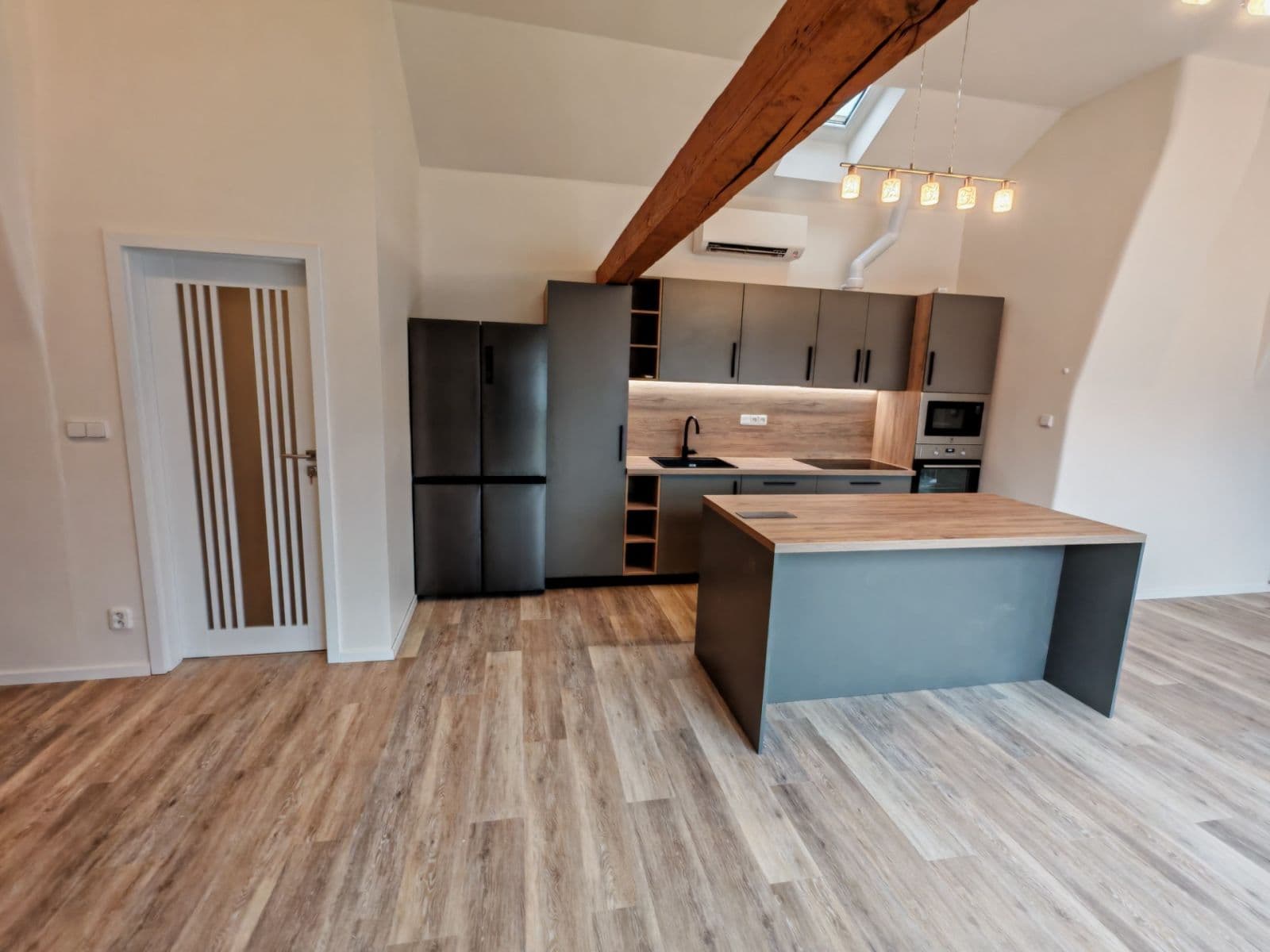 2 bedroom with open-plan kitchen flat to rent, 126 m², Navrátilova, Prague, Prague 2 bedroom with open-plan kitchen flat to rent, 126 m², Navrátilova, Prague, Prague