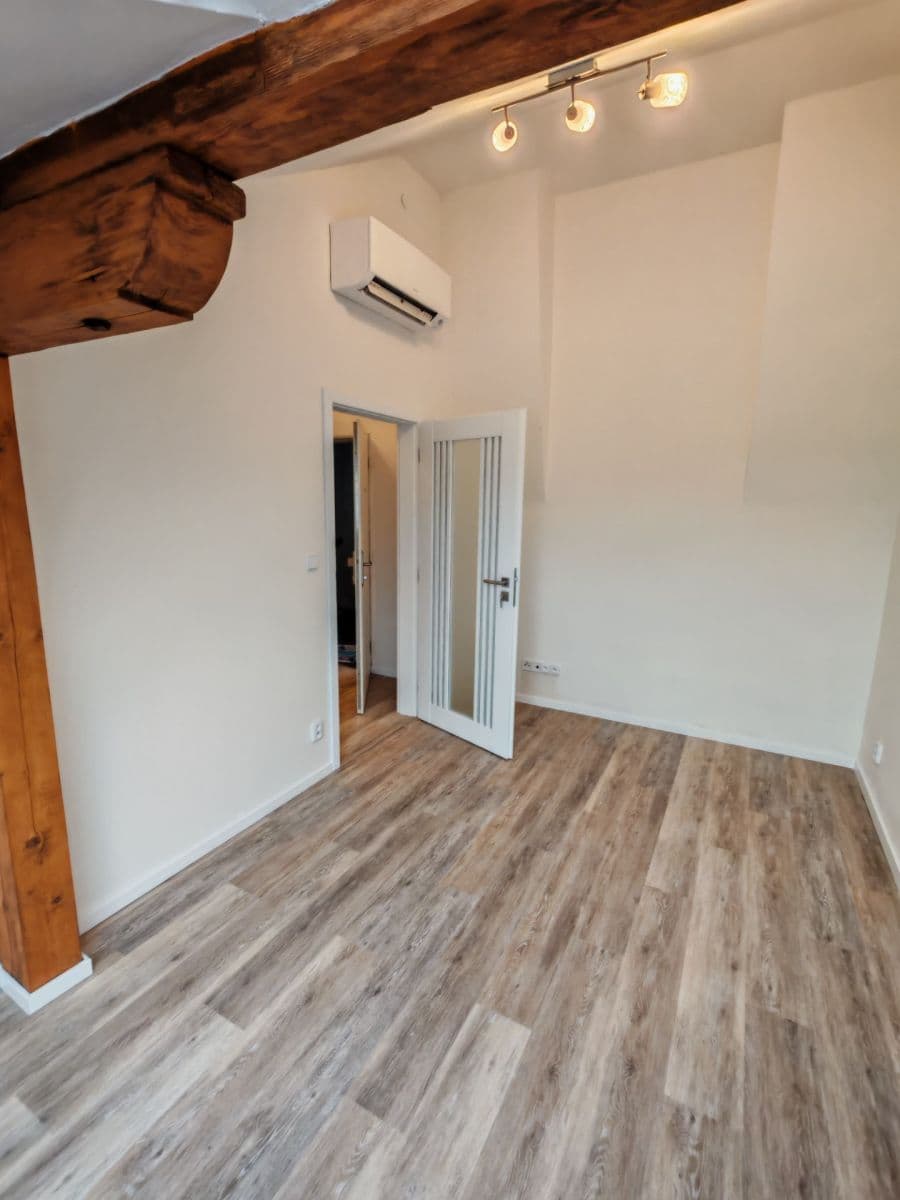 2 bedroom with open-plan kitchen flat to rent, 126 m², Navrátilova, Prague, Prague 2 bedroom with open-plan kitchen flat to rent, 126 m², Navrátilova, Prague, Prague