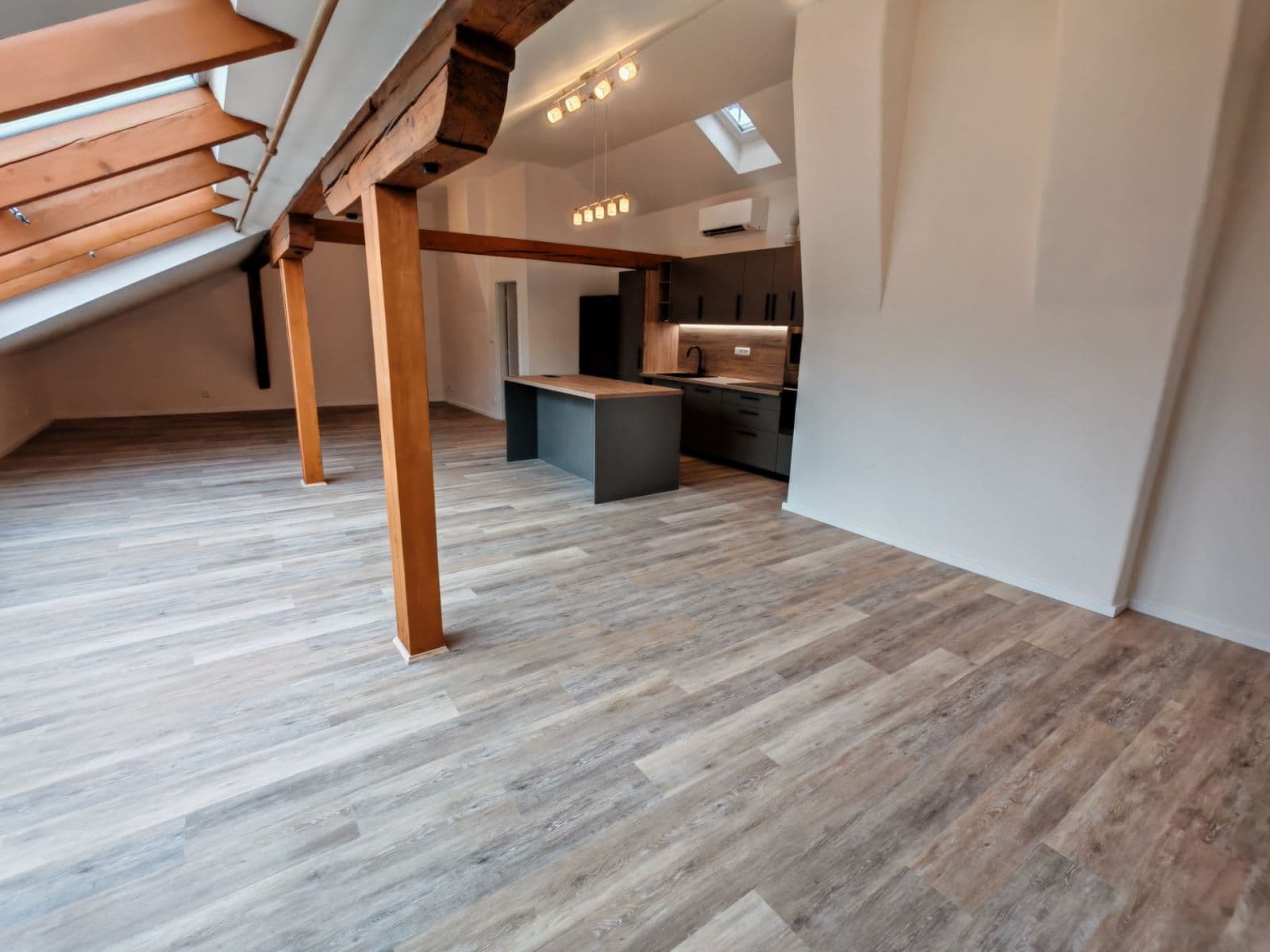 2 bedroom with open-plan kitchen flat to rent, 126 m², Navrátilova, Prague, Prague 2 bedroom with open-plan kitchen flat to rent, 126 m², Navrátilova, Prague, Prague