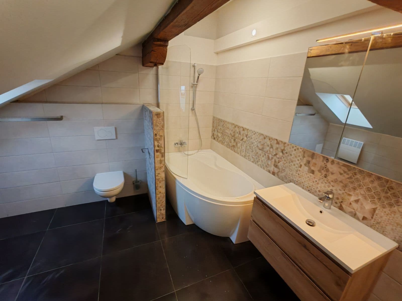 2 bedroom with open-plan kitchen flat to rent, 126 m², Navrátilova, Prague, Prague 2 bedroom with open-plan kitchen flat to rent, 126 m², Navrátilova, Prague, Prague