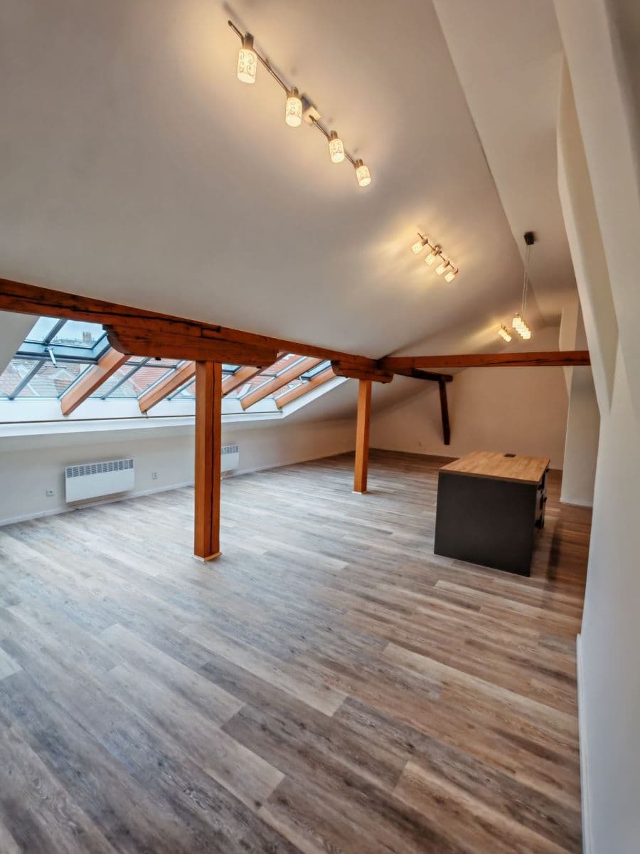 2 bedroom with open-plan kitchen flat to rent, 126 m², Navrátilova, Prague, Prague 2 bedroom with open-plan kitchen flat to rent, 126 m², Navrátilova, Prague, Prague