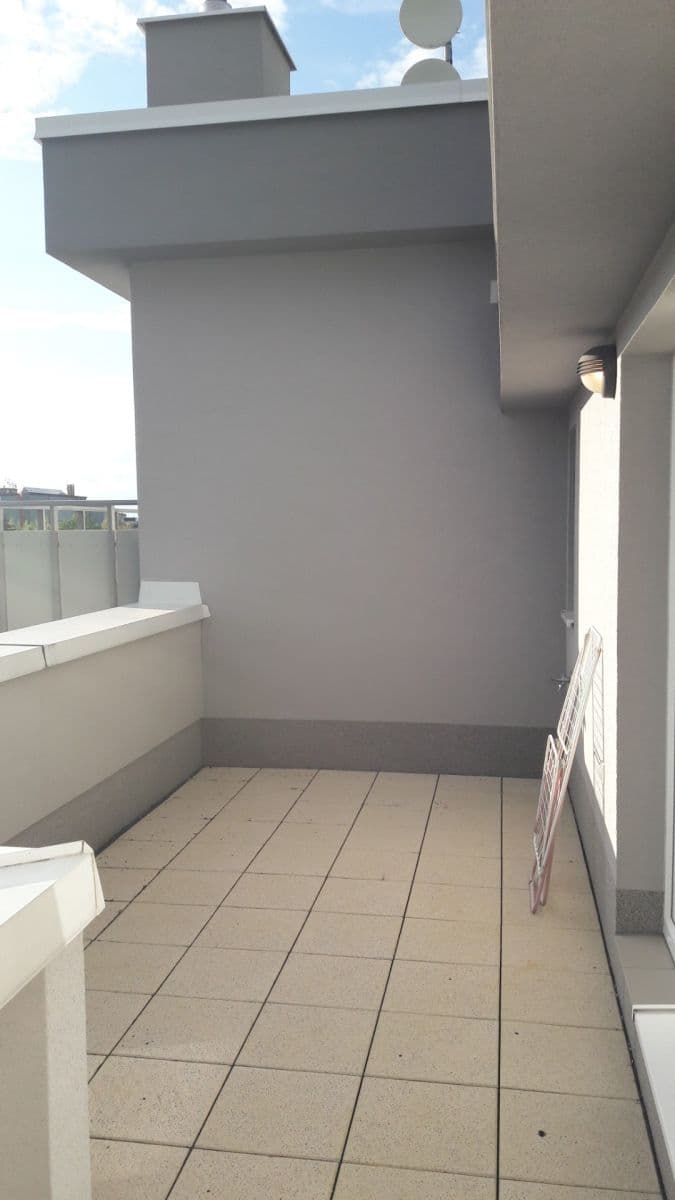 1 bedroom with open-plan kitchen flat to rent, 46 m², U Uhříněveské obory, Prague, Prague 1 bedroom with open-plan kitchen flat to rent, 46 m², U Uhříněveské obory, Prague, Prague