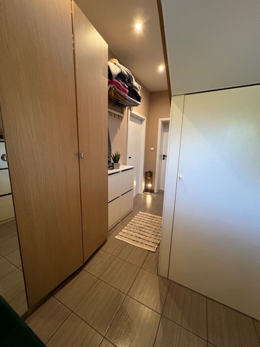 4 bedroom with open-plan kitchen flat for sale, 159 m², Kostelecká, Mratín, Středočeský Region 4 bedroom with open-plan kitchen flat for sale, 159 m², Kostelecká, Mratín, Středočeský Region