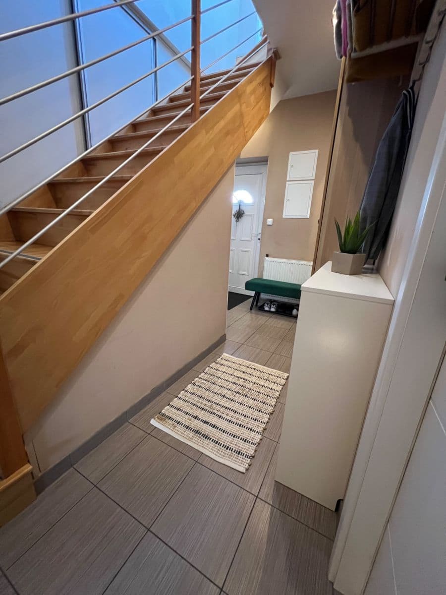 4 bedroom with open-plan kitchen flat for sale, 159 m², Kostelecká, Mratín, Středočeský Region 4 bedroom with open-plan kitchen flat for sale, 159 m², Kostelecká, Mratín, Středočeský Region